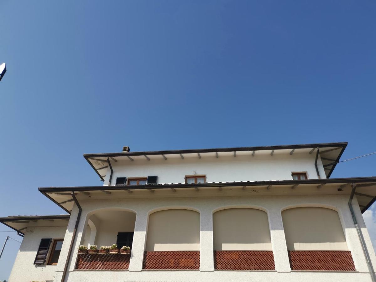 Villa Flora Affittacamere Luni ภายนอก รูปภาพ