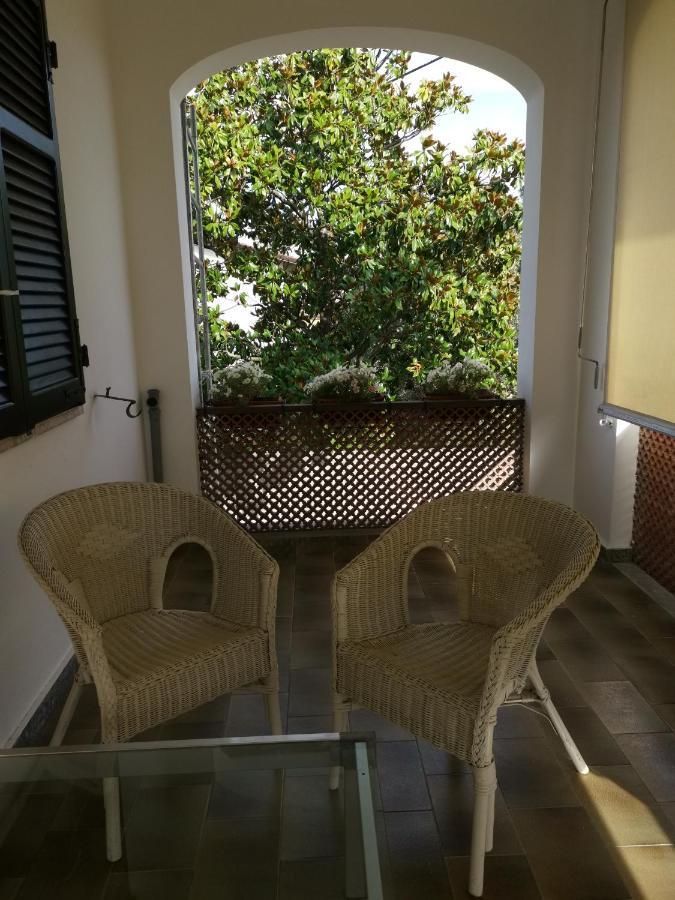 Villa Flora Affittacamere Luni ภายนอก รูปภาพ