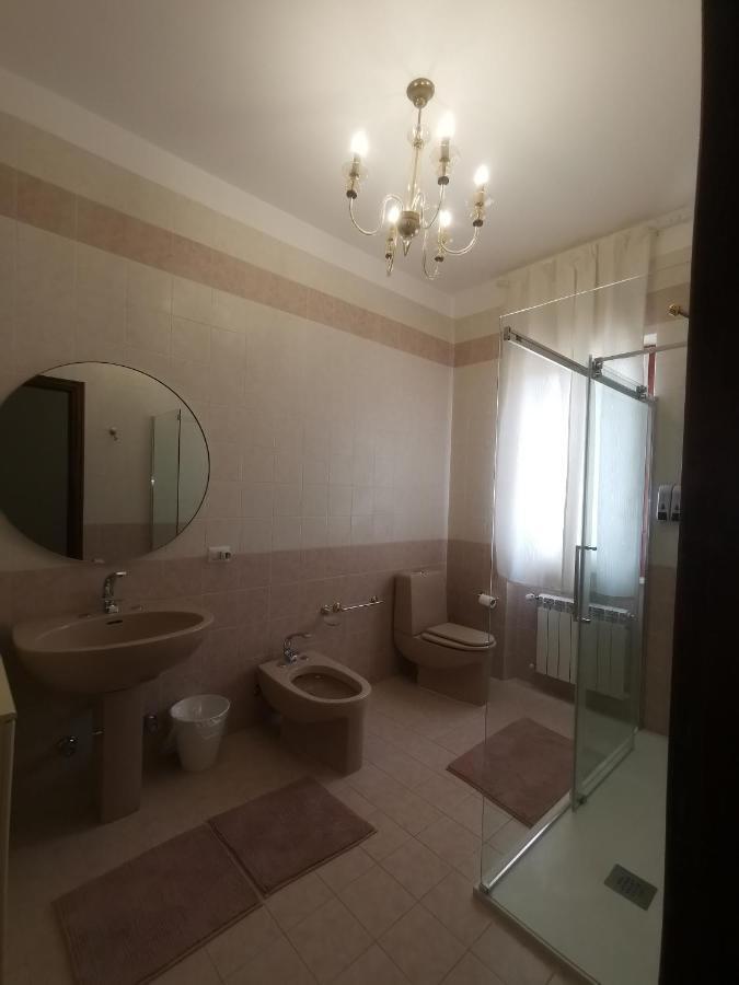 Villa Flora Affittacamere Luni ภายนอก รูปภาพ