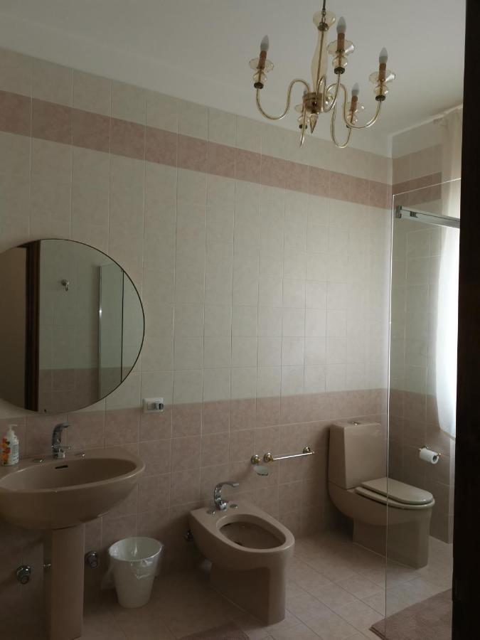 Villa Flora Affittacamere Luni ภายนอก รูปภาพ