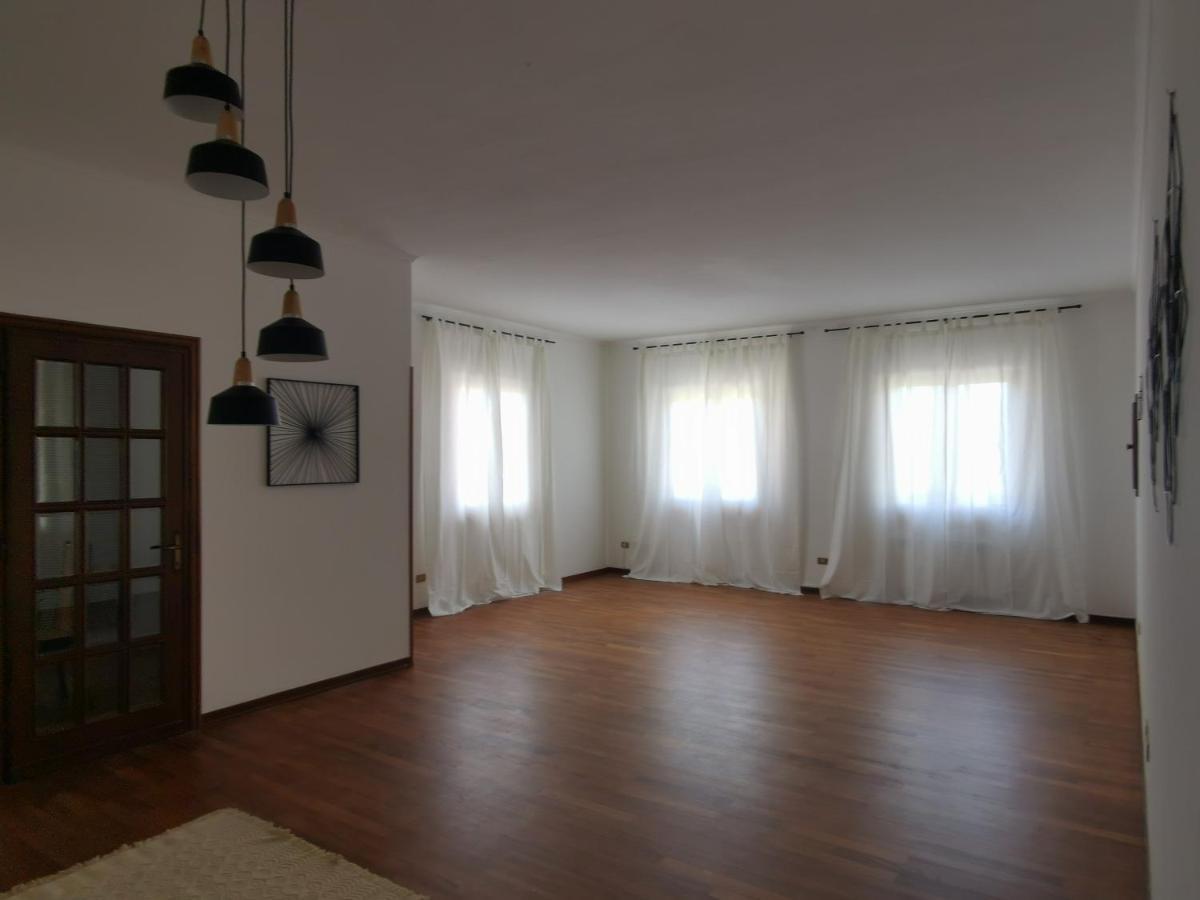 Villa Flora Affittacamere Luni ภายนอก รูปภาพ