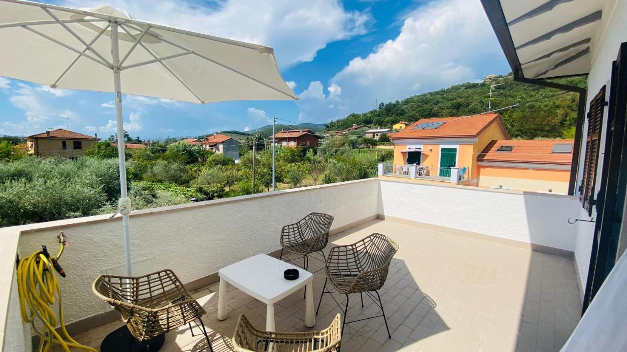Villa Flora Affittacamere Luni ภายนอก รูปภาพ