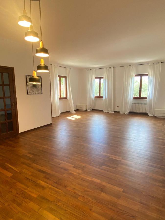 Villa Flora Affittacamere Luni ภายนอก รูปภาพ