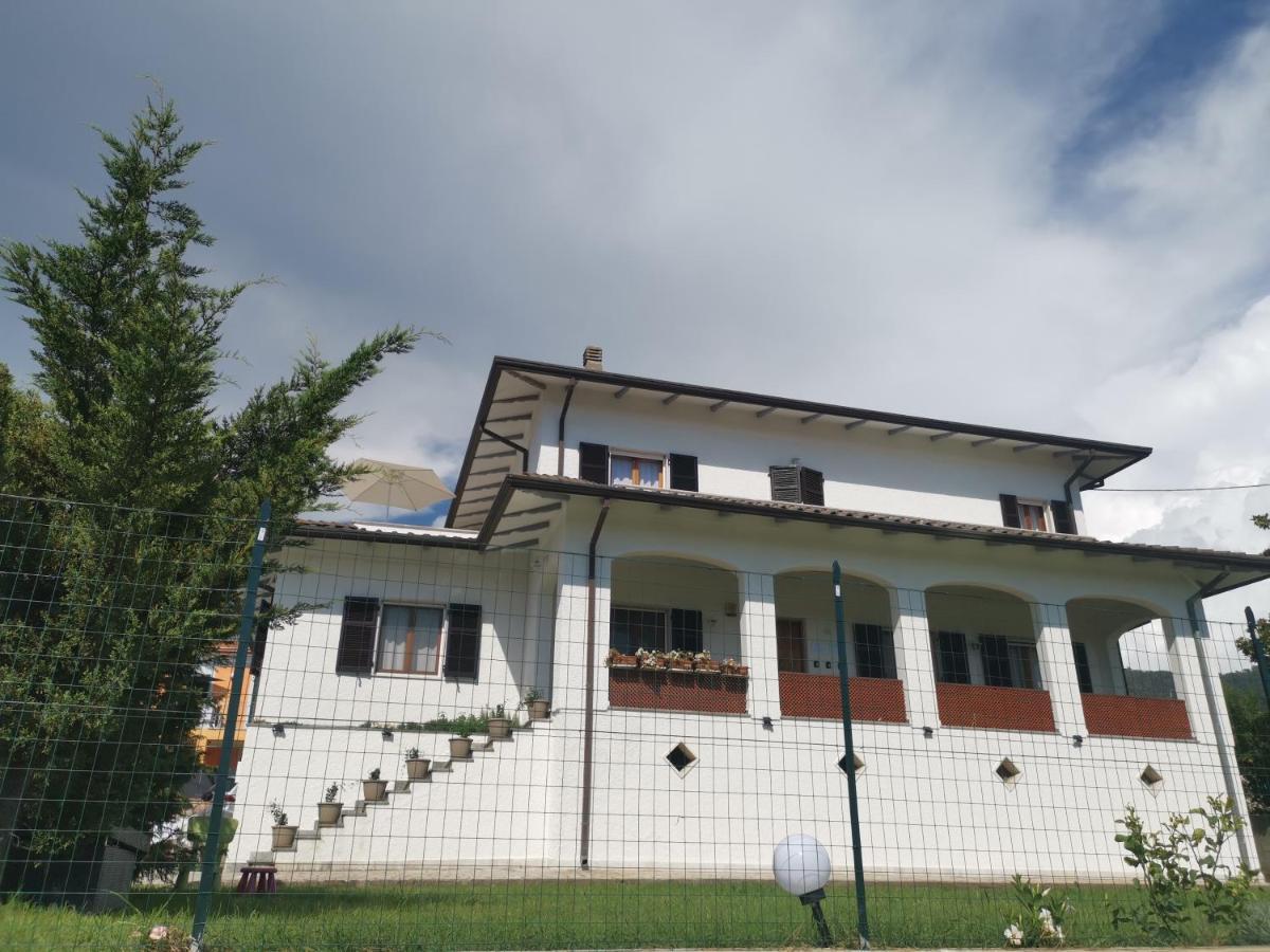 Villa Flora Affittacamere Luni ภายนอก รูปภาพ
