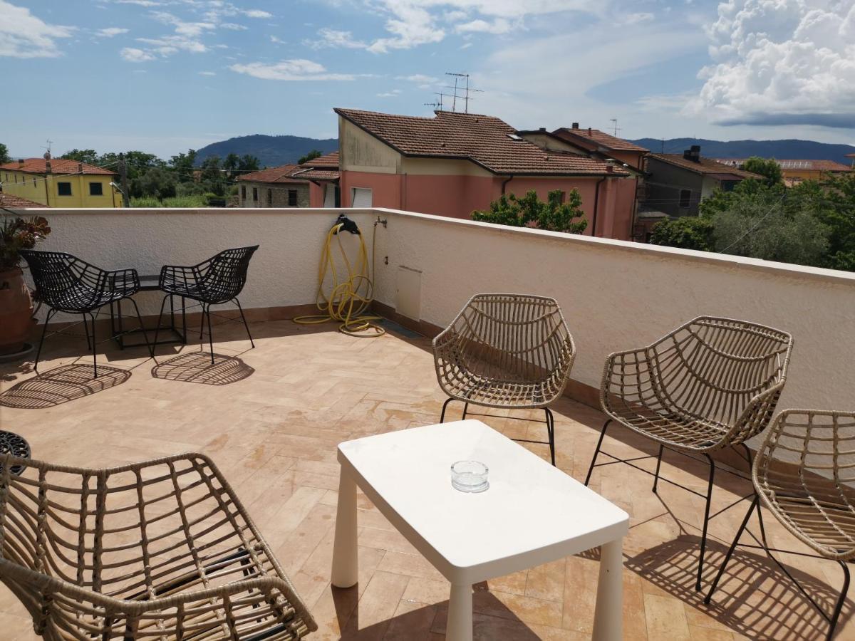 Villa Flora Affittacamere Luni ภายนอก รูปภาพ